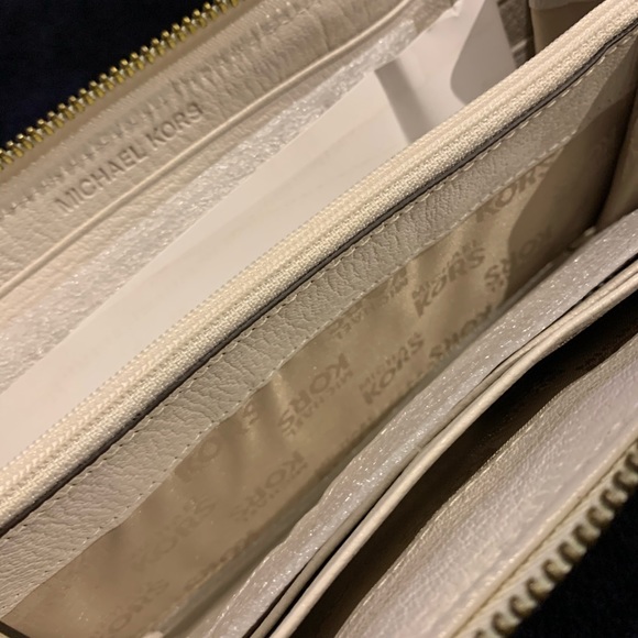 MICHAEL KORS Vanilla Gold Studded Long Wallet - Picture 6 of 14